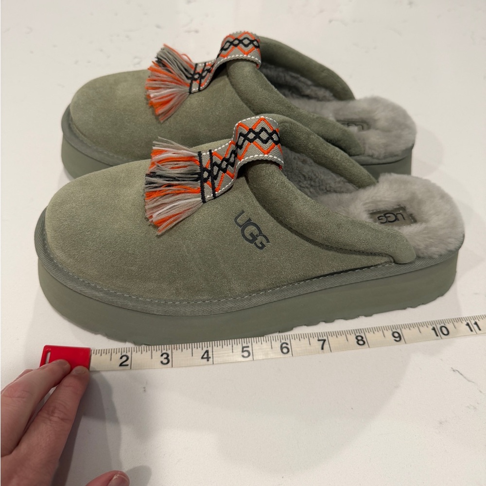New! UGGS! - Picture 14 of 16